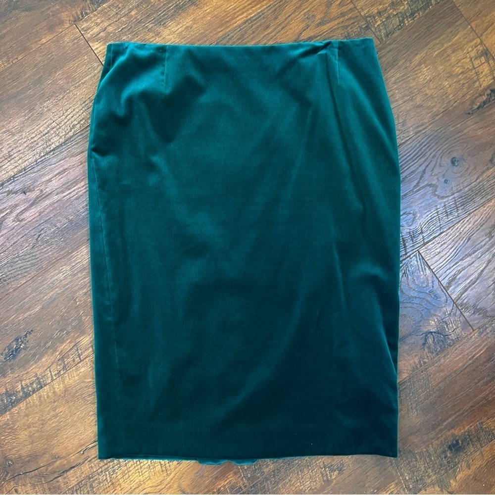 Escada Size 44 /Large Emerald Green Embossed Velvet Knee-Length Skirt